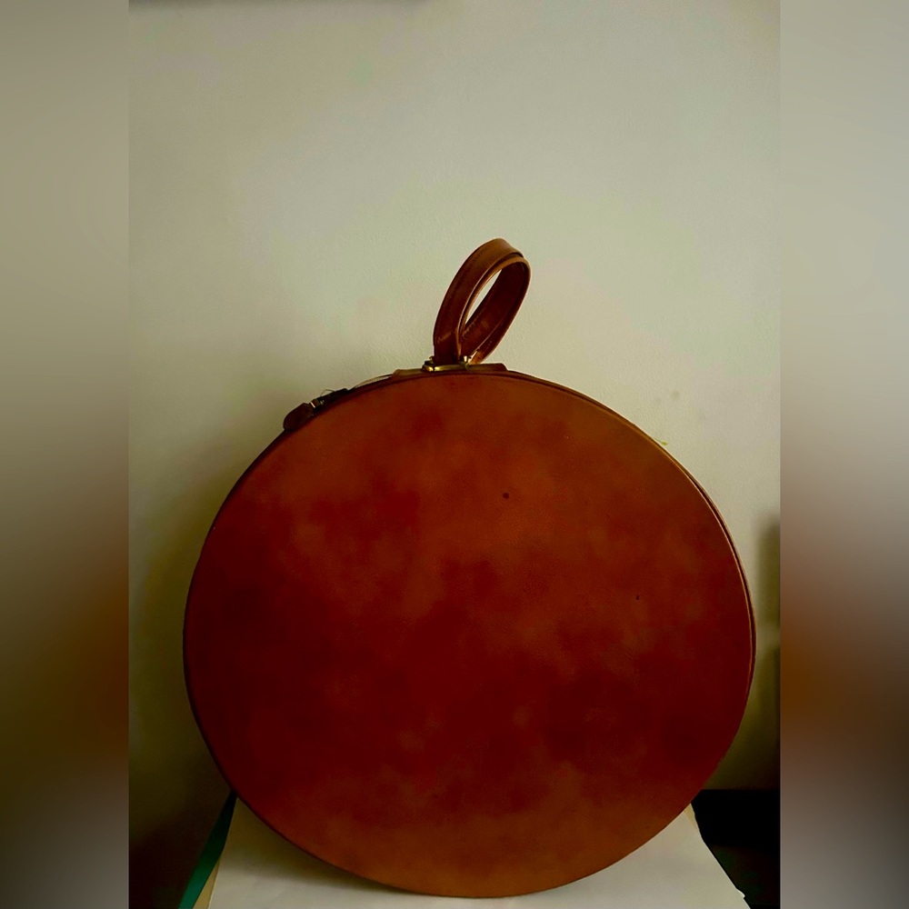 Tan Lark Leather Round Carry Case - Classic Vintage Travel Bag Hat Box Wig case